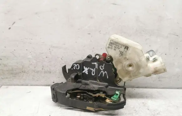 Subaru Impreza II Front door lock