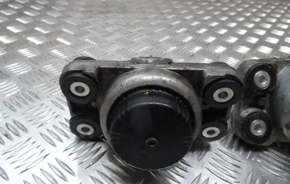 Land Rover Range Rover L405 Engine mount vacuum valve 