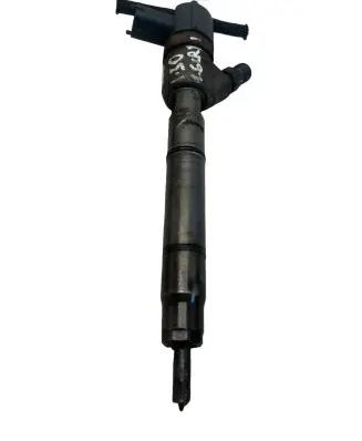 Hyundai i30 Fuel injector 338002A900