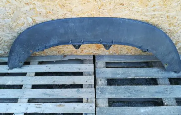 Front bumper lip