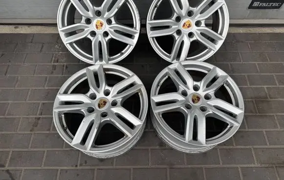 Porsche Cayenne (92A) R18 alloy rim 7P5601025AC