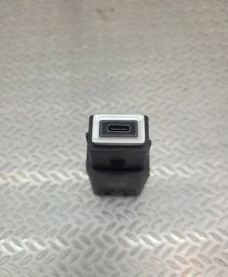 Peugeot 308 USB socket connector 98313506VV