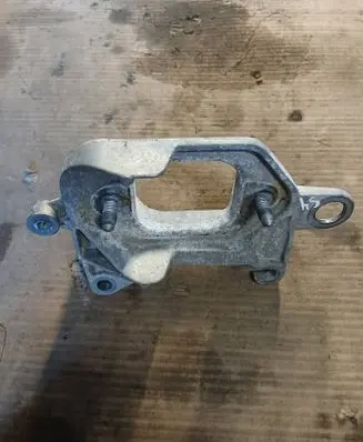 Gearbox mounting bracket