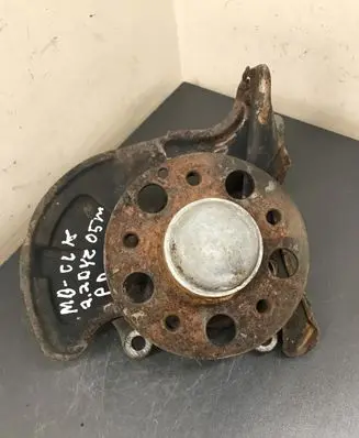 Mercedes-Benz CLK A209 C209 Front wheel hub