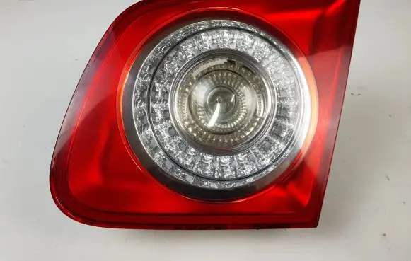 Volkswagen Jetta V Tailgate rear/tail lights 1K5945094