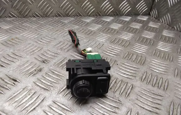 Nissan Qashqai Wing mirror switch
