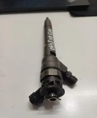 Renault Trafic III (X82) Fuel injector 0445110569