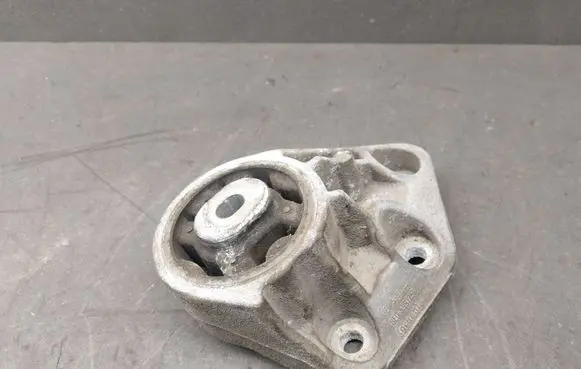 Audi A8 S8 D3 4E Rear differential mounting bracket 8E0599125J 8E0599125K