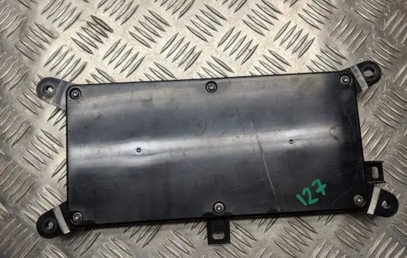Tesla Model X Comfort/convenience module 104390000E P181050005710