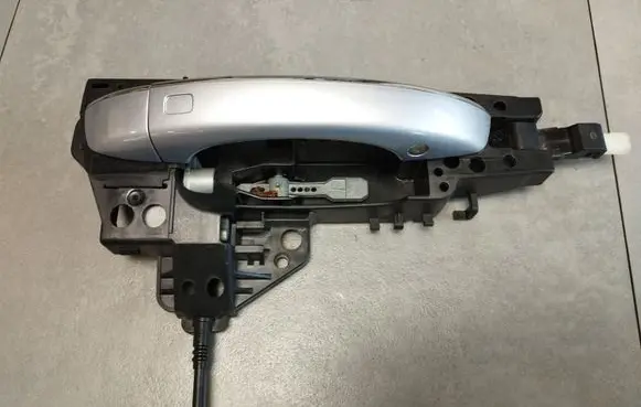Audi A8 S8 D4 4H Rear door exterior handle/bracket 4H0839886
