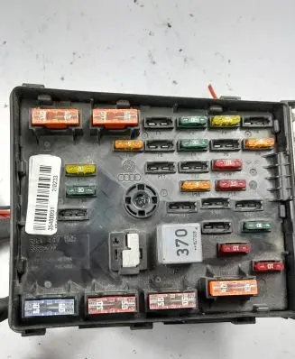 Volkswagen PASSAT B6 Fuse module 3C0937125 63592777