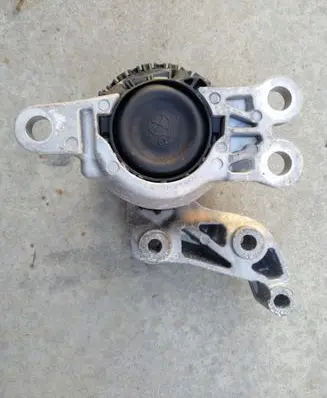 Nissan X-Trail T32 Engine mount bracket 112114BD0A