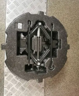 KIA Optima Tool box 091492T400