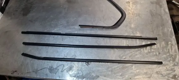 BMW X5 E70 Front door glass trim molding 51377207845 51337136965 51337136966