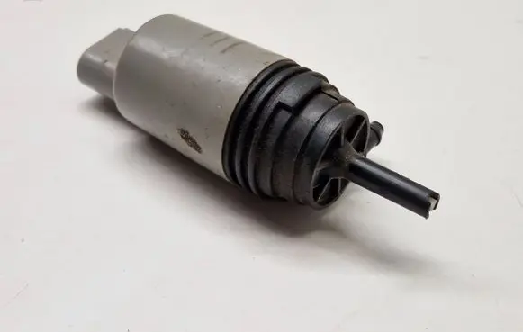 BMW X3 E83 Windscreen/windshield washer pump 6934159