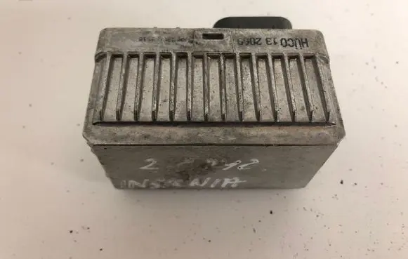 Opel Insignia A Glow plug pre-heat relay 132069