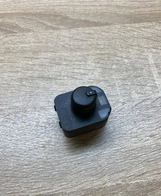 Audi A4 S4 B6 8E 8H Wing mirror switch 8E0959565