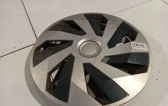 Nissan Micra R14 wheel hub/cap/trim
