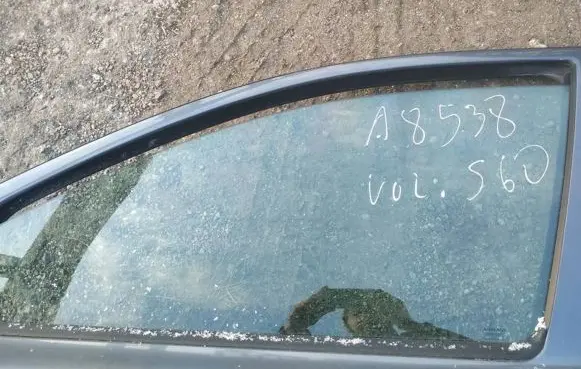 Volvo S60 Front door window glass four-door