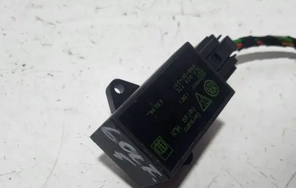 Volkswagen Touran I Seat heating relay 7L0959772 25204