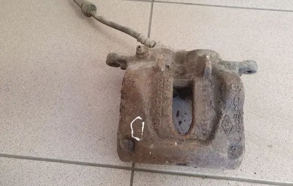 Opel Vivaro Front brake caliper