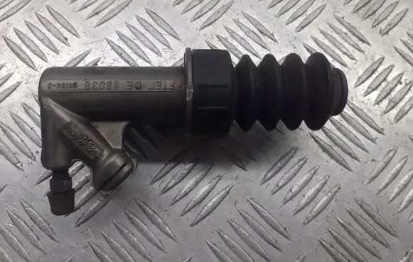 Mazda 5 Clutch release bearing slave cylinder DE68038