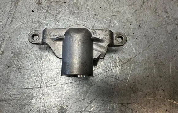 Mercedes-Benz S W221 other engine part A6420100131