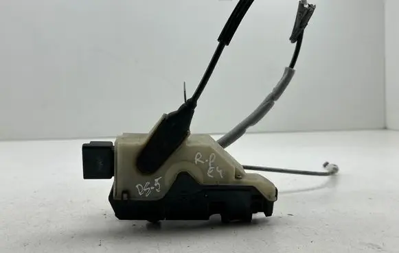 Citroen DS5 Front door lock 