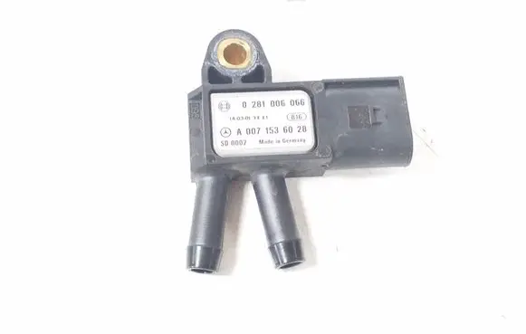 Mercedes-Benz A W176 Air pressure sensor A0071536028