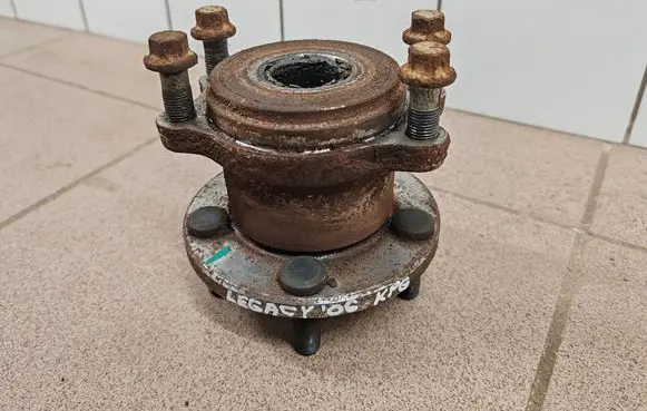 Subaru Legacy Rear wheel hub