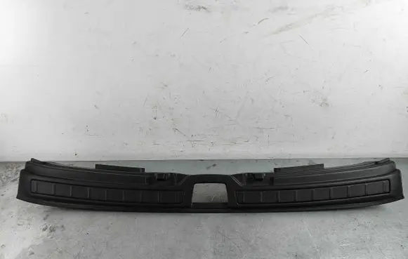 Trunk/boot sill cover protection