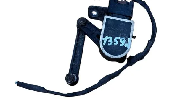 Headlight/headlamp level sensor
