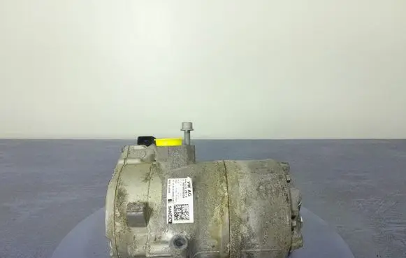 Audi Q7 4M Air conditioning (A/C) compressor (pump) 4G0816797E