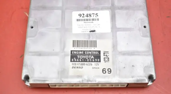 Toyota Avensis Verso Engine control unit/module ECU 89661-05690