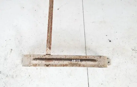 Fuel tank mounting bracket