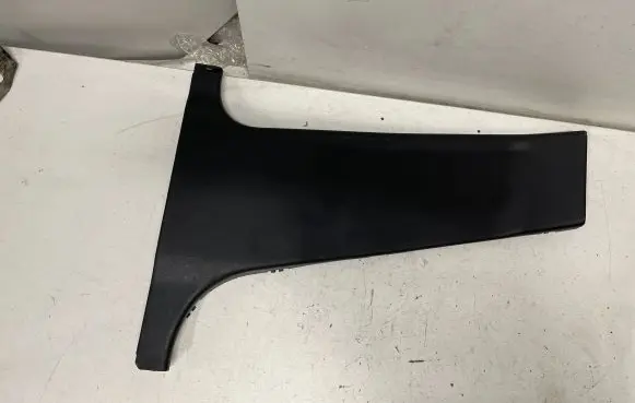 Mercedes-Benz C W204 (B) pillar trim (bottom) A2046900525