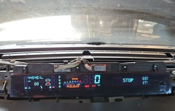 Speedometer (instrument cluster)