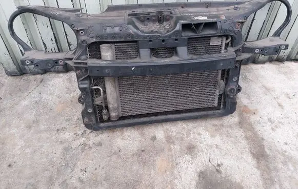 Volkswagen Polo Radiator support slam panel