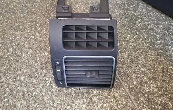 Volkswagen Touran II Dashboard side air vent grill/cover trim 1T0819704E