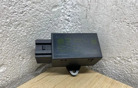 Volkswagen Touareg I Seat heating relay 7L0959772