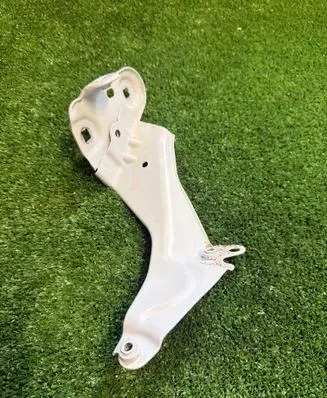 Skoda Octavia Mk4 Fender mounting bracket 5E3821227 112025