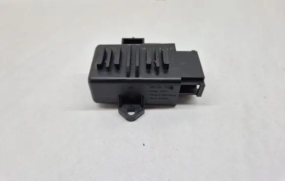 Volkswagen PASSAT B6 Seat heating relay 1Z0959772B