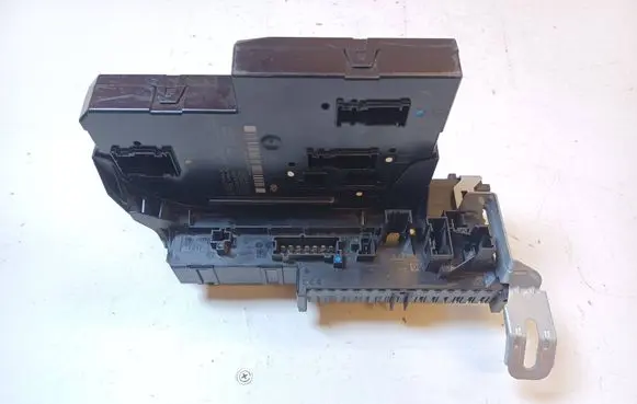 Mercedes-Benz C W204 SAM control unit A2049060305