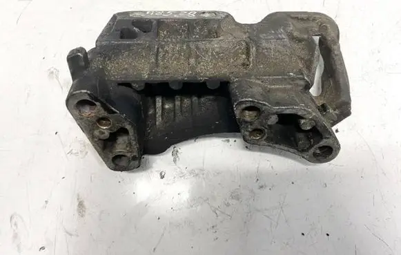 Volvo S60 Engine mounting bracket