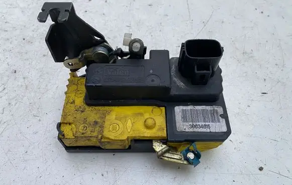 Volvo S80 Front door lock 30634615