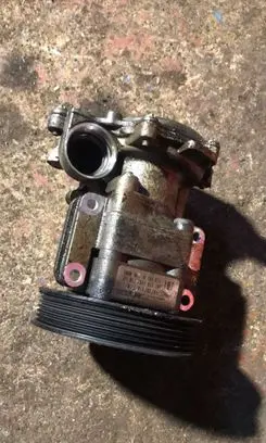 BMW 3 E46 Power steering pump 6756611