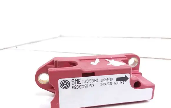 Volkswagen Golf IV Airbag deployment crash/impact sensor IJ0909606D