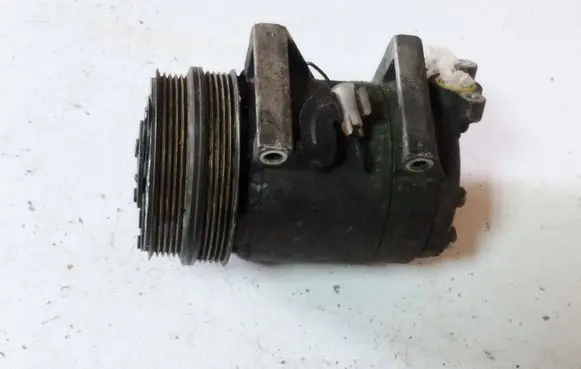 Volvo V70 Air conditioning (A/C) compressor (pump) P30761390