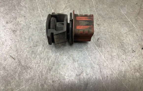 Radiator mount bracket