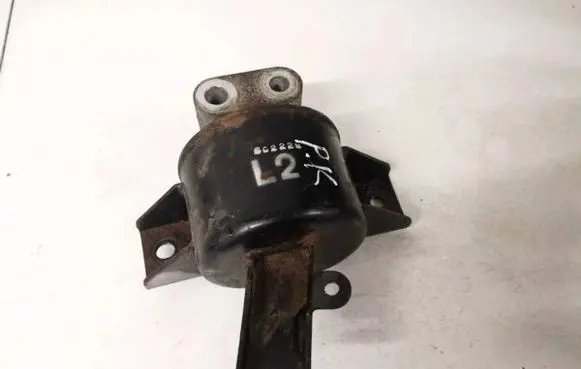 Chevrolet Kalos Engine mount bracket